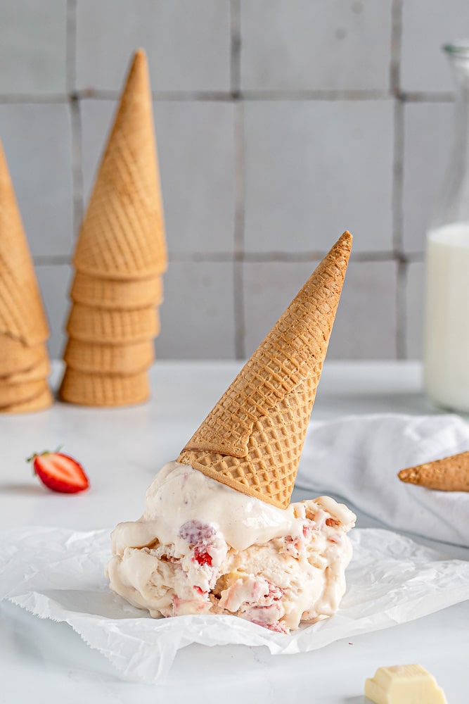 Scoop of white chocolate strawberry ice cream in a ice corn