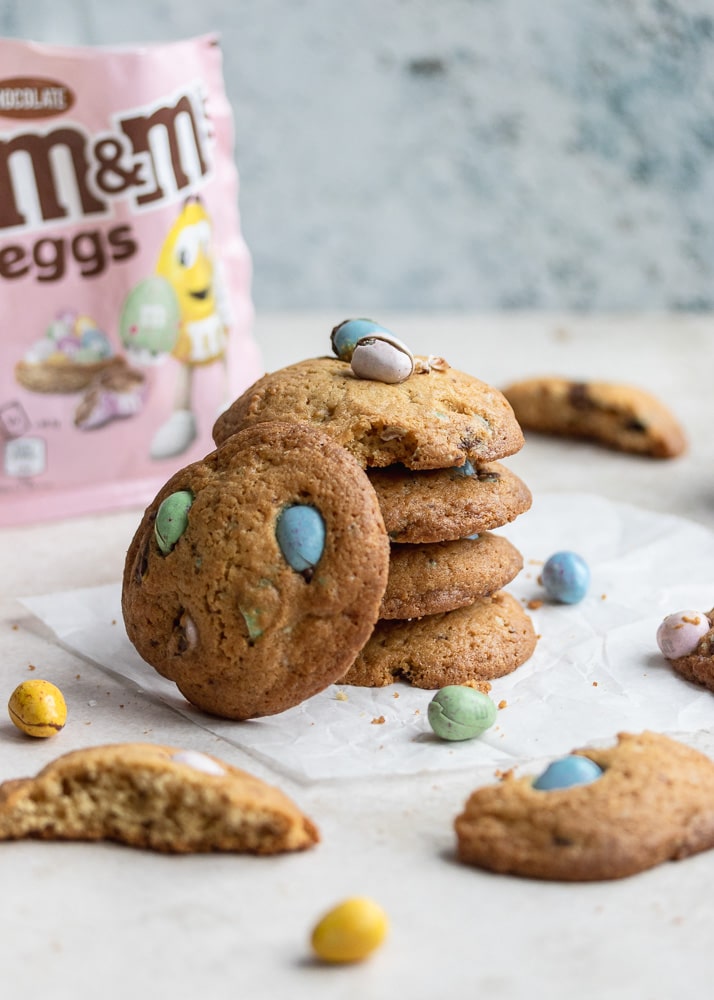 Stack of 4 mm Easter egg cookies with crumbs around it