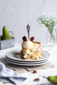Pecan Pear Crumble with fresh pears and vanilla ice